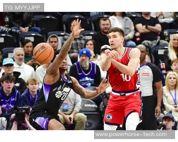 2021年NBA季后赛爵士队与快船队激战回顾与精彩瞬间分析